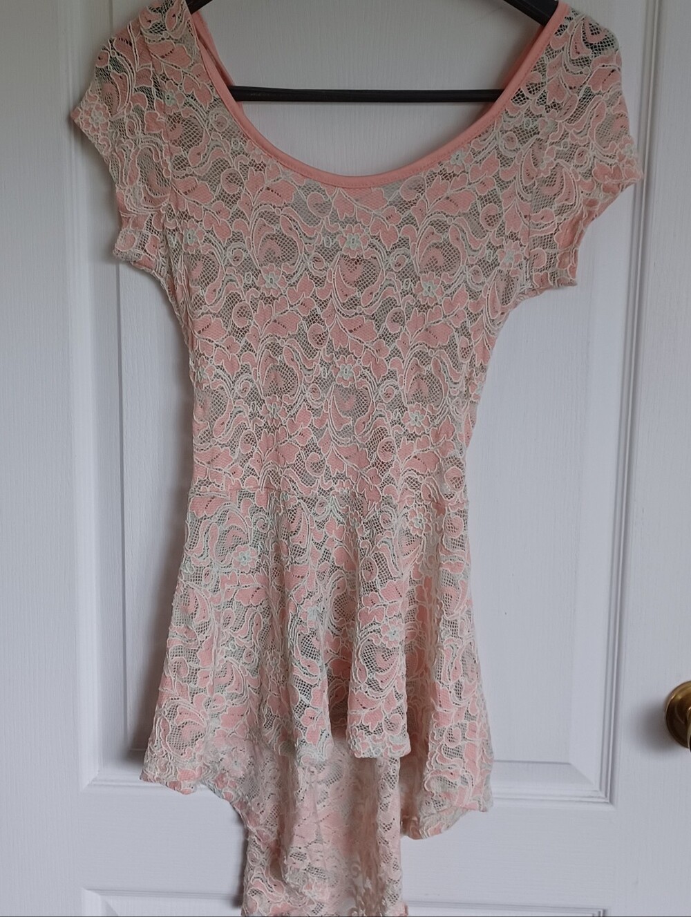YOU ARE NOT ALONE BRAND FLORAL LACE SHEER HIGH-LOW PEPLUM TOP JUNIOR SIZE MEDIUM